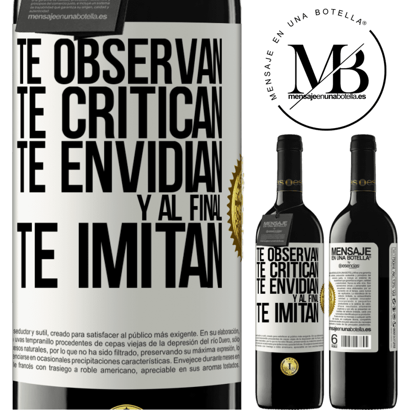 39,95 € Envío gratis | Vino Tinto Edición RED MBE Reserva Te observan, te critican, te envidian… y al final, te imitan Etiqueta Blanca. Etiqueta personalizable Reserva 12 Meses Cosecha 2015 Tempranillo