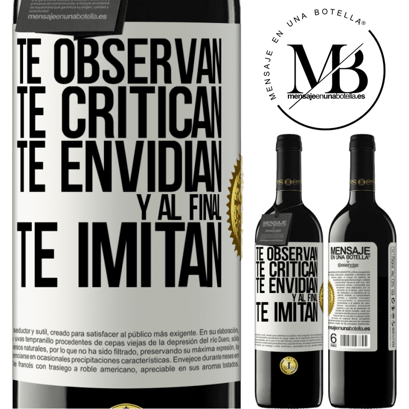 39,95 € Envío gratis | Vino Tinto Edición RED MBE Reserva Te observan, te critican, te envidian… y al final, te imitan Etiqueta Blanca. Etiqueta personalizable Reserva 12 Meses Cosecha 2016 Tempranillo
