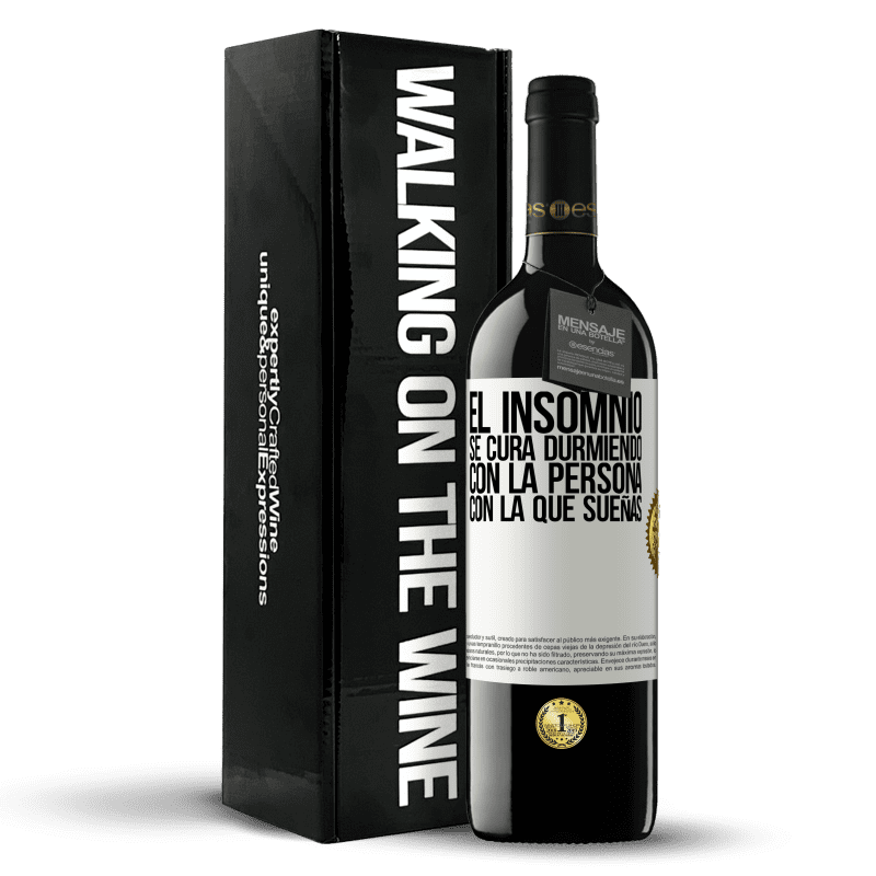 39,95 € Envío gratis | Vino Tinto Edición RED MBE Reserva El insomnio se cura durmiendo con la persona con la que sueñas Etiqueta Blanca. Etiqueta personalizable Reserva 12 Meses Cosecha 2015 Tempranillo