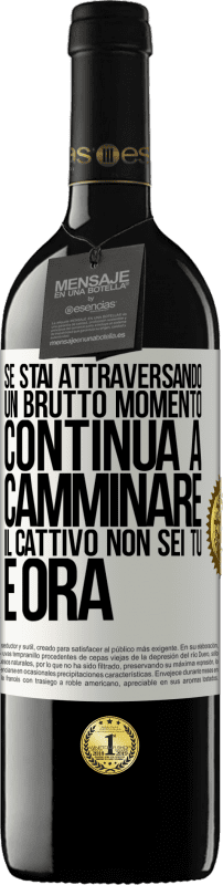 39,95 € | Vino rosso Edizione RED MBE Riserva Se stai attraversando un brutto momento, continua a camminare. Il cattivo non sei tu, è ora Etichetta Bianca. Etichetta personalizzabile Riserva 12 Mesi Raccogliere 2015 Tempranillo