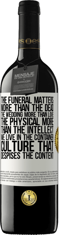 «葬礼比死者更重要，婚礼比爱情更重要，身体比智慧更重要。我们生活在鄙视内容的容器文化中» RED版 MBE 预订