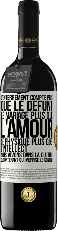 39,95 € | Vin rouge Édition RED MBE Réserve L'enterrement compte plus que le défunt, le mariage plus que l'amour, le physique plus que l'intellect. Nous vivons dans la cult Étiquette Blanche. Étiquette personnalisable Réserve 12 Mois Récolte 2015 Tempranillo