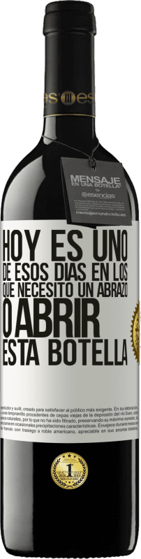 «Hoy es uno de esos días en los que necesito un abrazo, o abrir esta botella» Edición RED MBE Reserva