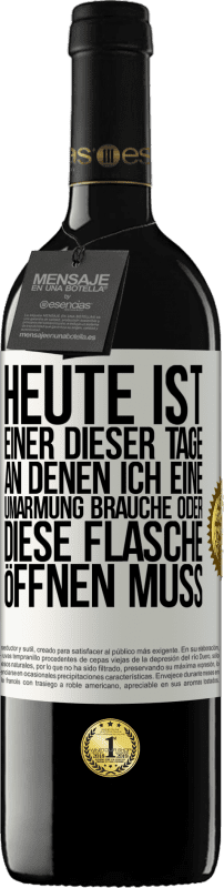 Kostenloser Versand | Rotwein RED Ausgabe MBE Reserve Heute ist einer dieser Tage, an denen ich eine Umarmung brauche oder diese Flasche öffnen muss Weißes Etikett. Anpassbares Etikett Reserve 12 Monate Ernte 2014 Tempranillo