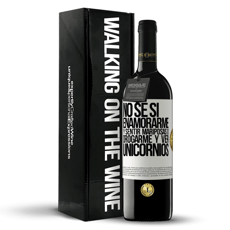 39,95 € Envío gratis | Vino Tinto Edición RED MBE Reserva No se si enamorarme y sentir mariposas o drogarme y ver unicornios Etiqueta Blanca. Etiqueta personalizable Reserva 12 Meses Cosecha 2015 Tempranillo