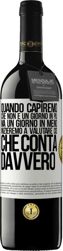 39,95 € Spedizione Gratuita | Vino rosso Edizione RED MBE Riserva Quando capiremo che non è un giorno in più, ma un giorno in meno, inizieremo a valutare ciò che conta davvero Etichetta Bianca. Etichetta personalizzabile Riserva 12 Mesi Raccogliere 2016 Tempranillo