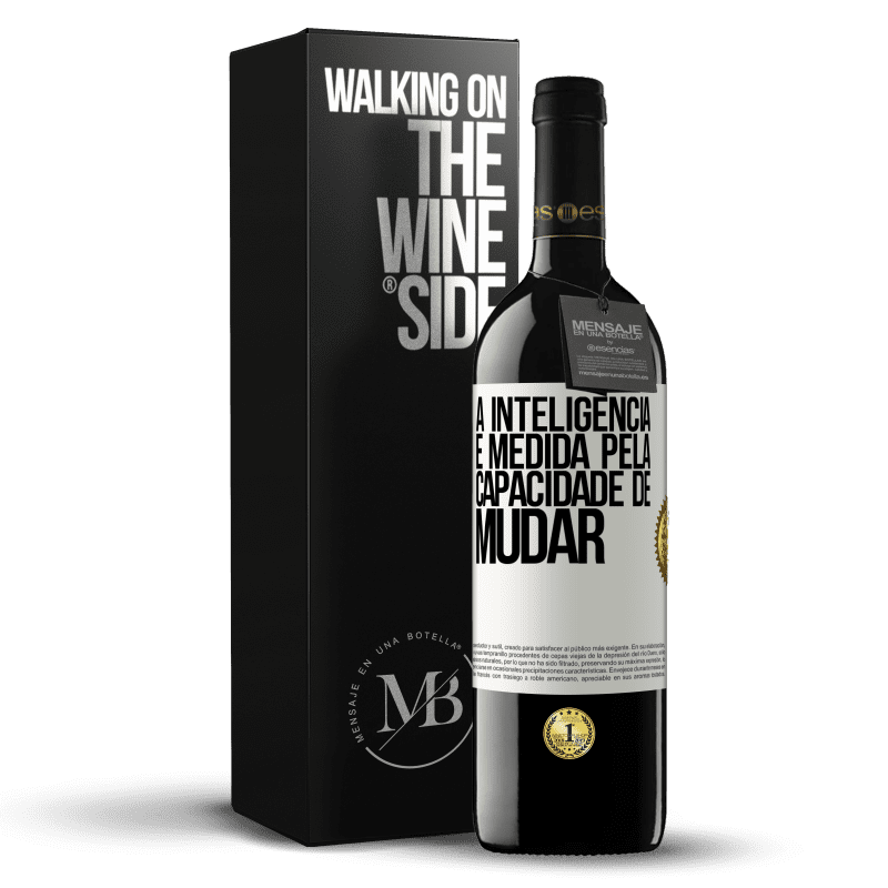 39,95 € Envio grátis | Vinho tinto Edição RED MBE Reserva A inteligência é medida pela capacidade de mudar Etiqueta Branca. Etiqueta personalizável Reserva 12 Meses Colheita 2016 Tempranillo