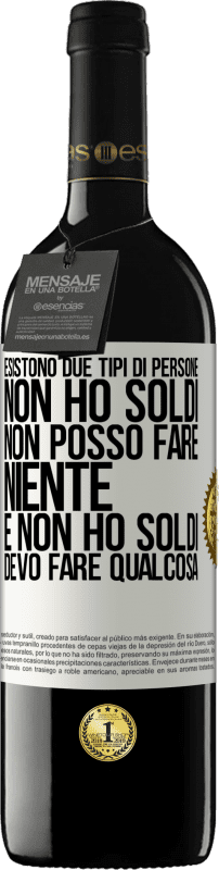 39,95 € | Vino rosso Edizione RED MBE Riserva Esistono due tipi di persone. Non ho soldi, non posso fare niente e Non ho soldi, devo fare qualcosa Etichetta Bianca. Etichetta personalizzabile Riserva 12 Mesi Raccogliere 2015 Tempranillo