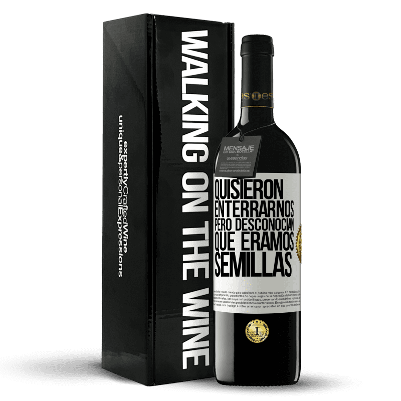 39,95 € Envío gratis | Vino Tinto Edición RED MBE Reserva Quisieron enterrarnos. Pero desconocían que éramos semillas Etiqueta Blanca. Etiqueta personalizable Reserva 12 Meses Cosecha 2016 Tempranillo