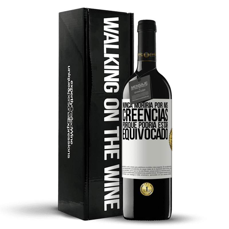 39,95 € Envío gratis | Vino Tinto Edición RED MBE Reserva Nunca moriría por mis creencias porque podría estar equivocado Etiqueta Blanca. Etiqueta personalizable Reserva 12 Meses Cosecha 2015 Tempranillo