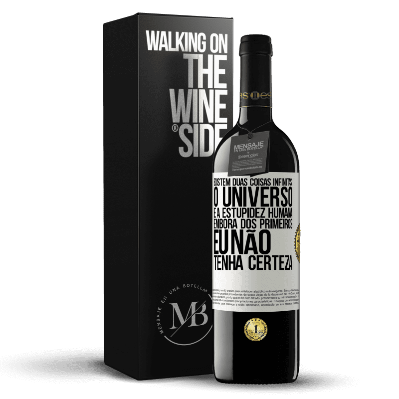 39,95 € Envio grátis | Vinho tinto Edição RED MBE Reserva Existem duas coisas infinitas: o universo e a estupidez humana. Embora dos primeiros eu não tenha certeza Etiqueta Branca. Etiqueta personalizável Reserva 12 Meses Colheita 2015 Tempranillo