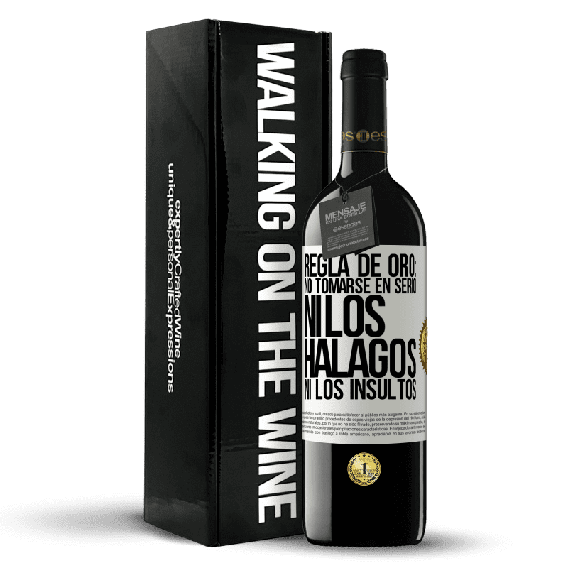 39,95 € Envío gratis | Vino Tinto Edición RED MBE Reserva Regla de oro: no tomarse en serio ni los halagos, ni los insultos Etiqueta Blanca. Etiqueta personalizable Reserva 12 Meses Cosecha 2015 Tempranillo