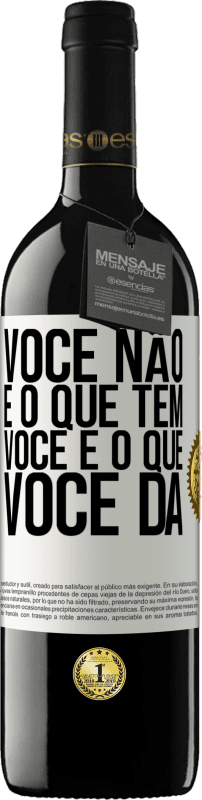 Envio grátis | Vinho tinto Edição RED MBE Reserva Você não é o que tem. Você é o que você dá Etiqueta Branca. Etiqueta personalizável Reserva 12 Meses Colheita 2014 Tempranillo