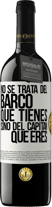 39,95 € Envío gratis | Vino Tinto Edición RED MBE Reserva No se trata del barco que tienes, sino del capitán que eres Etiqueta Blanca. Etiqueta personalizable Reserva 12 Meses Cosecha 2016 Tempranillo