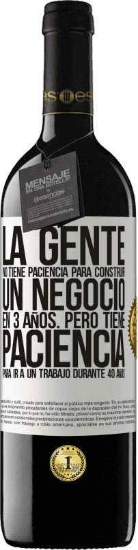 Envío gratis | Vino Tinto Edición RED MBE Reserva La gente no tiene paciencia para construir un negocio en 3 años. Pero tiene paciencia para ir a un trabajo durante 40 años Etiqueta Blanca. Etiqueta personalizable Reserva 12 Meses Cosecha 2014 Tempranillo