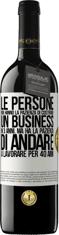 39,95 € Spedizione Gratuita | Vino rosso Edizione RED MBE Riserva Le persone non hanno la pazienza di costruire un business in 3 anni. Ma ha la pazienza di andare a lavorare per 40 anni Etichetta Bianca. Etichetta personalizzabile Riserva 12 Mesi Raccogliere 2016 Tempranillo