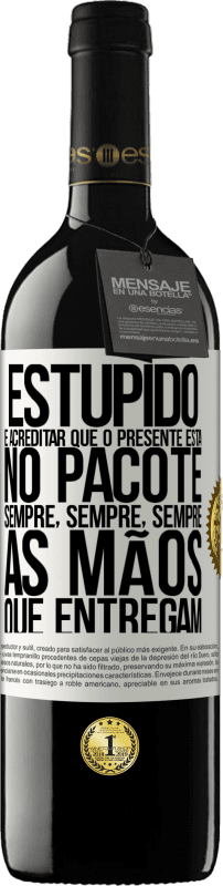 Envio grátis | Vinho tinto Edição RED MBE Reserva Estúpido é acreditar que o presente está no pacote. Sempre, sempre, sempre as mãos que entregam Etiqueta Branca. Etiqueta personalizável Reserva 12 Meses Colheita 2014 Tempranillo