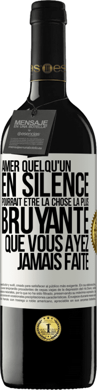 39,95 € | Vin rouge Édition RED MBE Réserve Aimer quelqu'un en silence pourrait être la chose la plus bruyante que vous ayez jamais faite Étiquette Blanche. Étiquette personnalisable Réserve 12 Mois Récolte 2016 Tempranillo