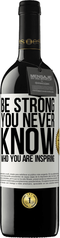 «Be strong. You never know who you are inspiring» REDエディション MBE 予約する