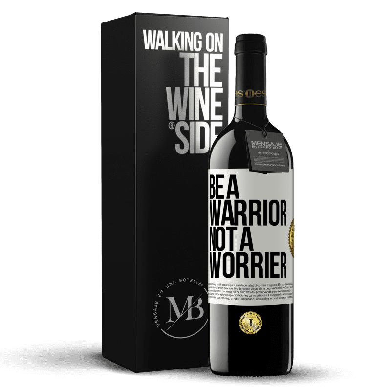 39,95 € 免费送货 | 红酒 RED版 MBE 预订 Be a warrior, not a worrier 白标. 可自定义的标签 预订 12 个月 收成 2015 Tempranillo