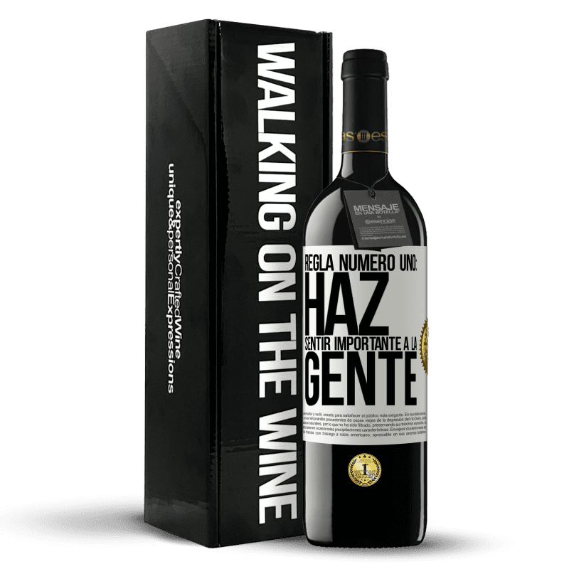 39,95 € Envío gratis | Vino Tinto Edición RED MBE Reserva Regla número uno: haz sentir importante a la gente Etiqueta Blanca. Etiqueta personalizable Reserva 12 Meses Cosecha 2015 Tempranillo