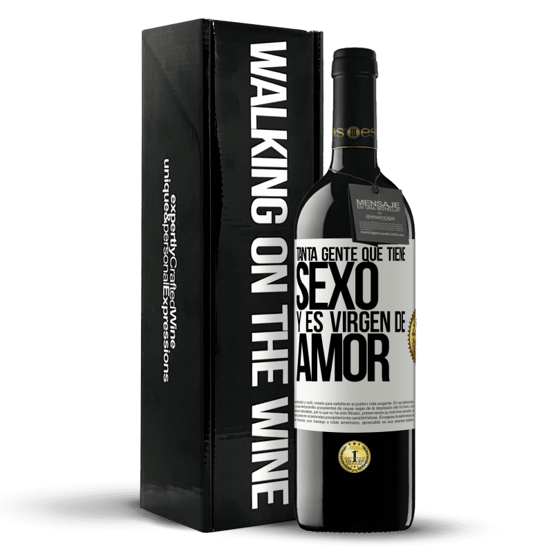 39,95 € Envío gratis | Vino Tinto Edición RED MBE Reserva Tanta gente que tiene sexo y es virgen de amor Etiqueta Blanca. Etiqueta personalizable Reserva 12 Meses Cosecha 2015 Tempranillo