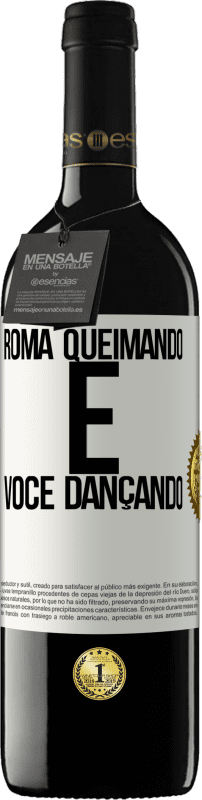 39,95 € | Vinho tinto Edição RED MBE Reserva Roma queimando e você dançando Etiqueta Branca. Etiqueta personalizável Reserva 12 Meses Colheita 2014 Tempranillo