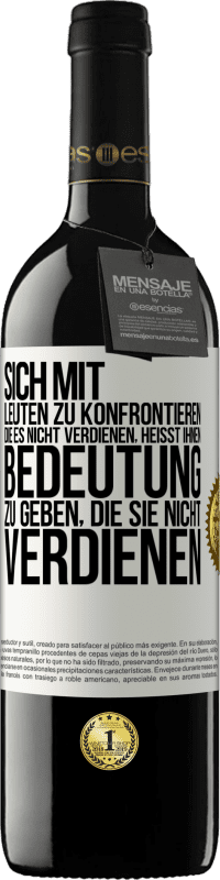 39,95 € Kostenloser Versand | Rotwein RED Ausgabe MBE Reserve Sich mit Leuten zu konfrontieren, die es nicht verdienen, heißt ihnen Bedeutung zu geben, die sie nicht verdienen Weißes Etikett. Anpassbares Etikett Reserve 12 Monate Ernte 2016 Tempranillo
