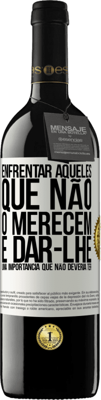 39,95 € | Vinho tinto Edição RED MBE Reserva Enfrentar aqueles que não o merecem é dar-lhe uma importância que não deveria ter Etiqueta Branca. Etiqueta personalizável Reserva 12 Meses Colheita 2014 Tempranillo