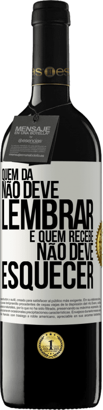 39,95 € Envio grátis | Vinho tinto Edição RED MBE Reserva Quem dá não deve lembrar, e quem recebe, não deve esquecer Etiqueta Branca. Etiqueta personalizável Reserva 12 Meses Colheita 2016 Tempranillo