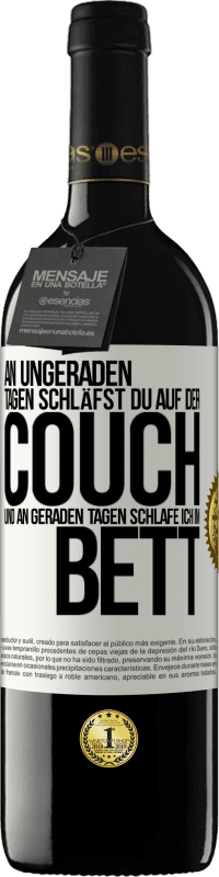 39,95 € Kostenloser Versand | Rotwein RED Ausgabe MBE Reserve An ungeraden Tagen schläfst du auf der Couch und an geraden Tagen schlafe ich im Bett. Weißes Etikett. Anpassbares Etikett Reserve 12 Monate Ernte 2016 Tempranillo