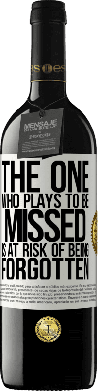 39,95 € 免费送货 | 红酒 RED版 MBE 预订 扮演被错过的人有被遗忘的风险 白标. 可自定义的标签 预订 12 个月 收成 2016 Tempranillo