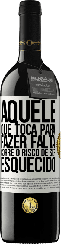 39,95 € | Vinho tinto Edição RED MBE Reserva Aquele que toca a ser esquecido corre o risco de ser esquecido Etiqueta Branca. Etiqueta personalizável Reserva 12 Meses Colheita 2015 Tempranillo