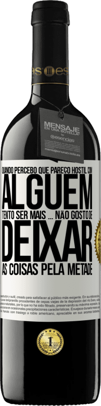 Envio grátis | Vinho tinto Edição RED MBE Reserva Quando percebo que alguém gosta de mim, tento gostar mais dele ... não gosto de deixar as coisas pela metade Etiqueta Branca. Etiqueta personalizável Reserva 12 Meses Colheita 2014 Tempranillo