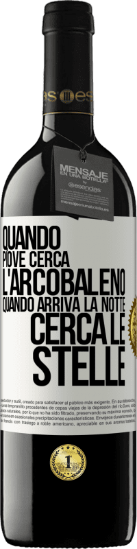 39,95 € | Vino rosso Edizione RED MBE Riserva Quando piove, cerca l'arcobaleno, quando arriva la notte, cerca le stelle Etichetta Bianca. Etichetta personalizzabile Riserva 12 Mesi Raccogliere 2015 Tempranillo