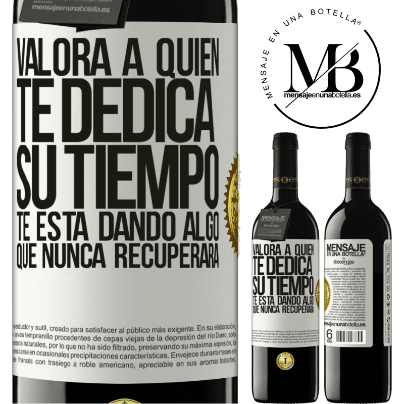 39,95 € Envío gratis | Vino Tinto Edición RED MBE Reserva Valora a quien te dedica su tiempo. Te está dando algo que nunca recuperará Etiqueta Blanca. Etiqueta personalizable Reserva 12 Meses Cosecha 2016 Tempranillo
