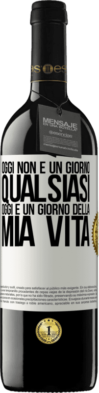 39,95 € | Vino rosso Edizione RED MBE Riserva Oggi non è un giorno qualsiasi, oggi è un giorno della mia vita Etichetta Bianca. Etichetta personalizzabile Riserva 12 Mesi Raccogliere 2015 Tempranillo