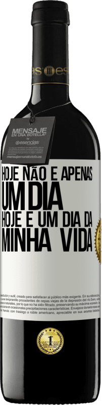 39,95 € Envio grátis | Vinho tinto Edição RED MBE Reserva Hoje não é apenas um dia, hoje é um dia da minha vida Etiqueta Branca. Etiqueta personalizável Reserva 12 Meses Colheita 2016 Tempranillo