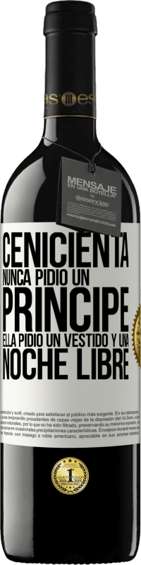 39,95 € Envío gratis | Vino Tinto Edición RED MBE Reserva Cenicienta nunca pidió un príncipe. Ella pidió un vestido y una noche libre Etiqueta Blanca. Etiqueta personalizable Reserva 12 Meses Cosecha 2016 Tempranillo
