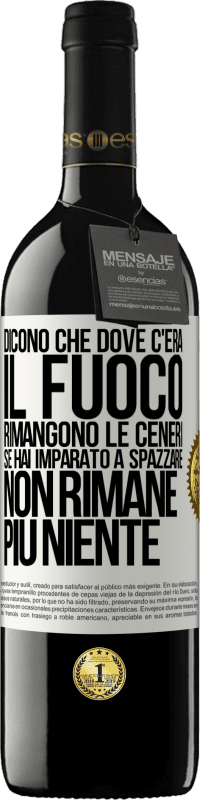 39,95 € Spedizione Gratuita | Vino rosso Edizione RED MBE Riserva Dicono che dove c'era il fuoco rimangono le ceneri. Se hai imparato a spazzare, non rimane più niente Etichetta Bianca. Etichetta personalizzabile Riserva 12 Mesi Raccogliere 2014 Tempranillo