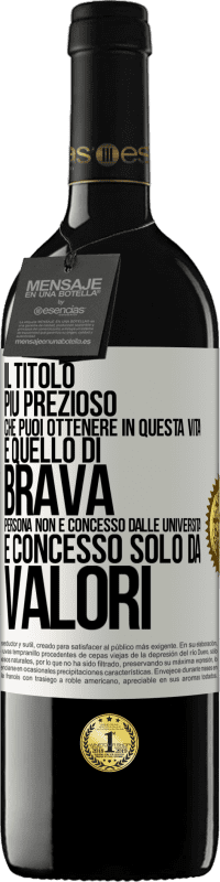 39,95 € Spedizione Gratuita | Vino rosso Edizione RED MBE Riserva Il titolo più prezioso che puoi ottenere in questa vita è quello di brava persona, non è concesso dalle università, è Etichetta Bianca. Etichetta personalizzabile Riserva 12 Mesi Raccogliere 2016 Tempranillo