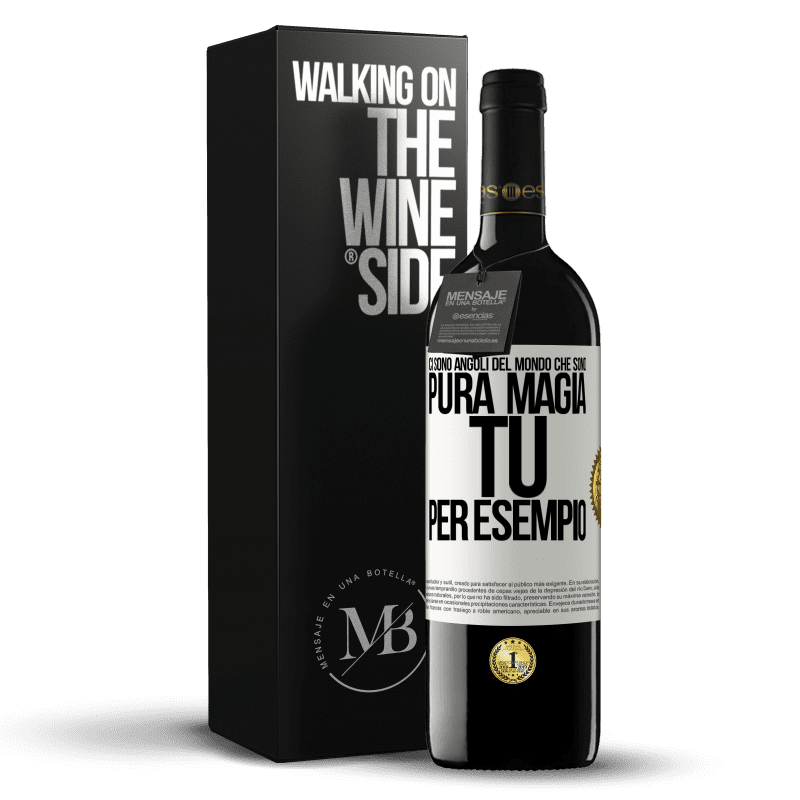 39,95 € Spedizione Gratuita | Vino rosso Edizione RED MBE Riserva Ci sono angoli del mondo che sono pura magia. Tu per esempio Etichetta Bianca. Etichetta personalizzabile Riserva 12 Mesi Raccogliere 2014 Tempranillo