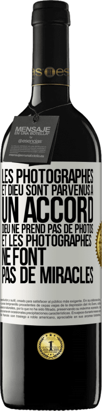 Envoi gratuit | Vin rouge Édition RED MBE Réserve Les photographes et Dieu sont parvenus à un accord. Dieu ne prend pas de photos et les photographes ne font pas de miracles Étiquette Blanche. Étiquette personnalisable Réserve 12 Mois Récolte 2014 Tempranillo