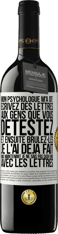 «Mon psychologue m'a dit: écrivez des lettres aux gens que vous détestez et ensuite brûlez-les. Je l'ai déjà fait, mais maintenan» Édition RED MBE Réserve