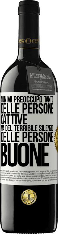 39,95 € | Vino rosso Edizione RED MBE Riserva Non mi preoccupo tanto delle persone cattive, ma del terribile silenzio delle persone buone Etichetta Bianca. Etichetta personalizzabile Riserva 12 Mesi Raccogliere 2014 Tempranillo