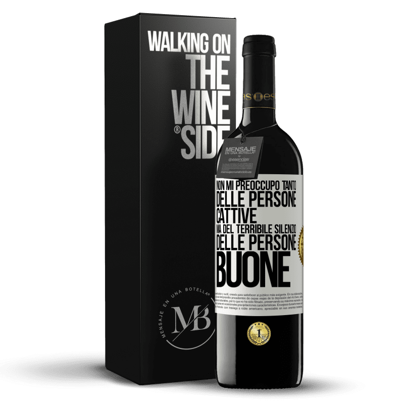 39,95 € Spedizione Gratuita | Vino rosso Edizione RED MBE Riserva Non mi preoccupo tanto delle persone cattive, ma del terribile silenzio delle persone buone Etichetta Bianca. Etichetta personalizzabile Riserva 12 Mesi Raccogliere 2014 Tempranillo