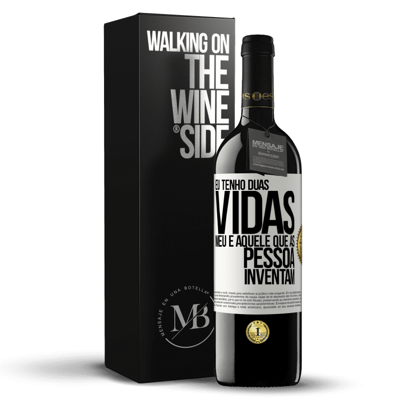 39,95 € Envio grátis | Vinho tinto Edição RED MBE Reserva Eu tenho duas vidas. Meu e aquele que as pessoas inventam Etiqueta Branca. Etiqueta personalizável Reserva 12 Meses Colheita 2014 Tempranillo