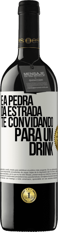 Envio grátis | Vinho tinto Edição RED MBE Reserva E a pedra da estrada te convidando para um drink Etiqueta Branca. Etiqueta personalizável Reserva 12 Meses Colheita 2014 Tempranillo