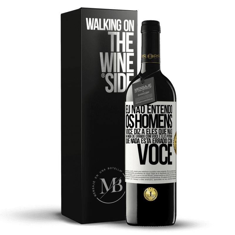 39,95 € Envio grátis | Vinho tinto Edição RED MBE Reserva Eu não entendo os homens. Você diz a eles que não há nada de errado com você e eles pensam que nada está errado com você Etiqueta Branca. Etiqueta personalizável Reserva 12 Meses Colheita 2014 Tempranillo