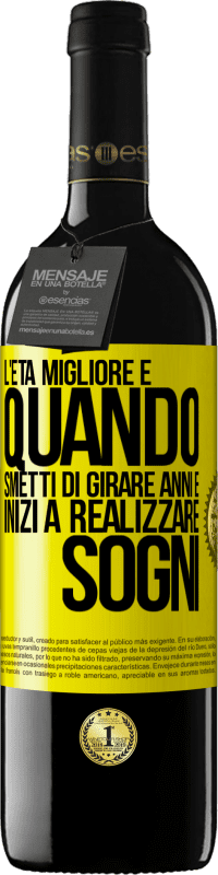 39,95 € Spedizione Gratuita | Vino rosso Edizione RED MBE Riserva L'età migliore è quando smetti di girare anni e inizi a realizzare sogni Etichetta Gialla. Etichetta personalizzabile Riserva 12 Mesi Raccogliere 2014 Tempranillo